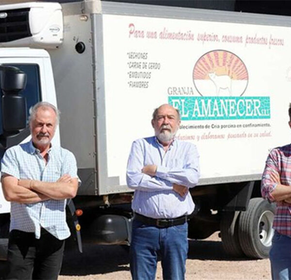 Los Cantoni faenan 2.500 cerdos al mes en el desierto neuquino